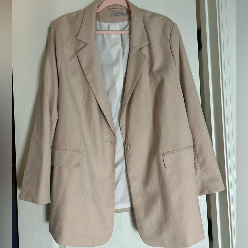 H&M blazer in light pink. Size XXL